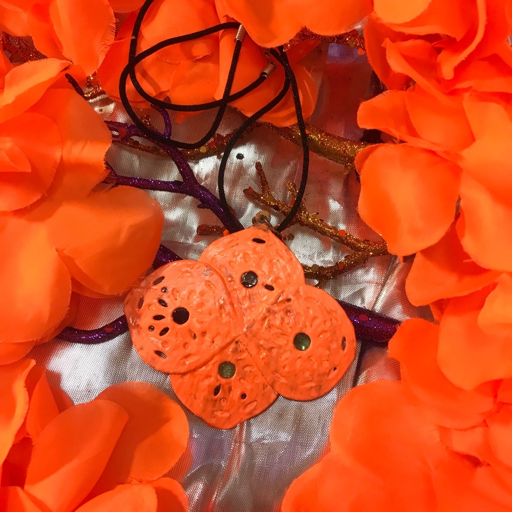 🧡🤍Necklace🤍🧡 - Picture 9 of 12